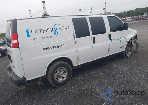 2005 Chevrolet Express G3500 from USA, damaged, VIN 1GCHG35U851202808